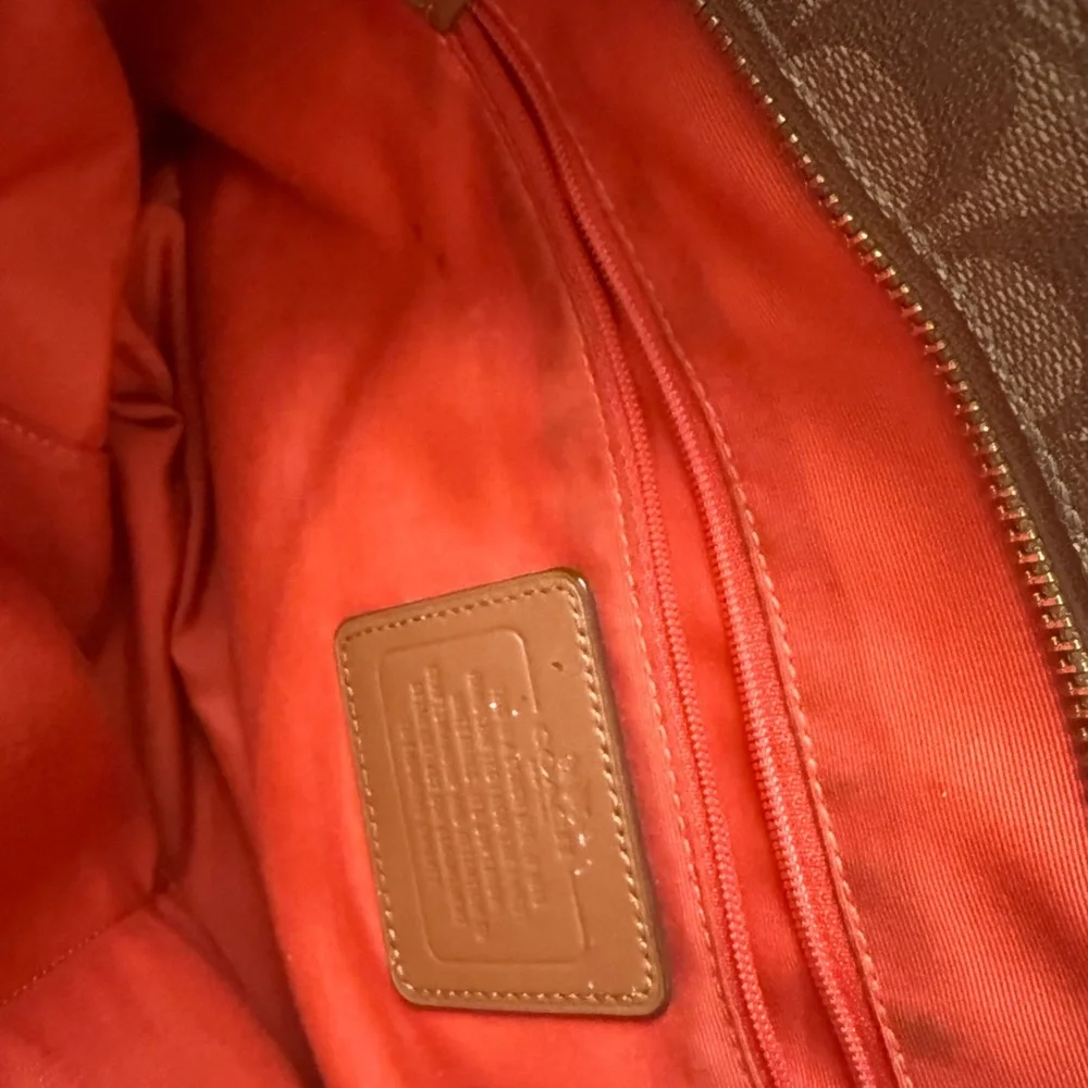 Coach tote signature